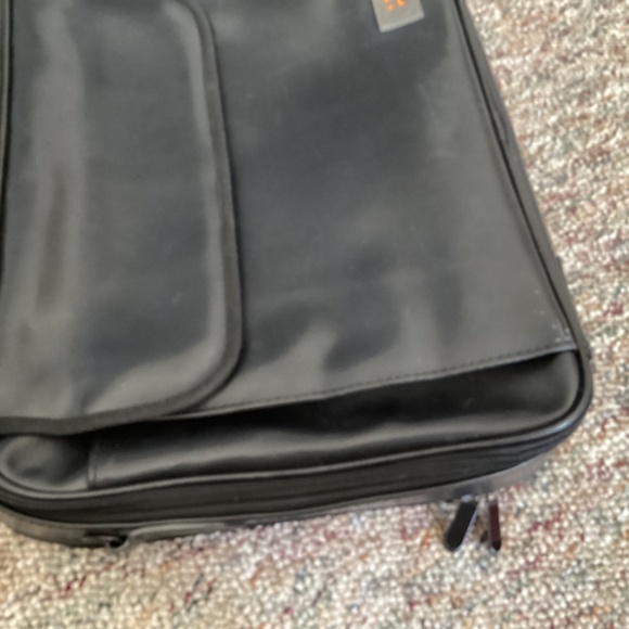 E BAGS laptop, briefcase, travel bag w free gifts - Picture 5 of 10